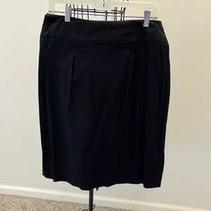 IZOD STRETCH KNEE LENGTH IN BLACK